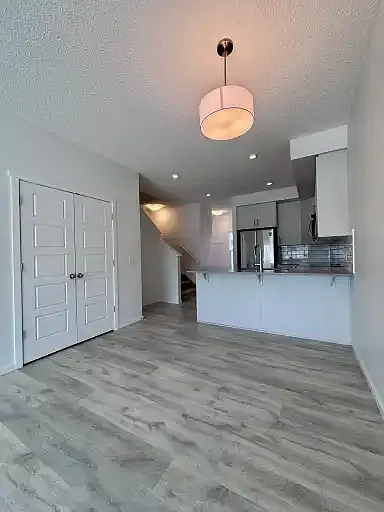 3 bed, 2.5 bath, 1400 sqft, $1,875 — Photo 1