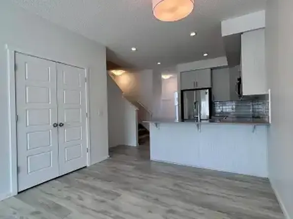 16644 31st Ave SW #1A, Edmonton, AB T6W 4R1