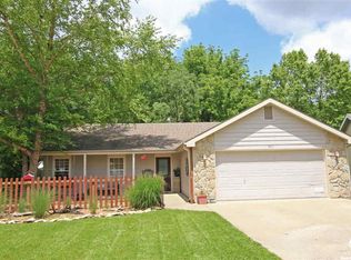 911 Gardens Ct, Lawrence, KS 66044