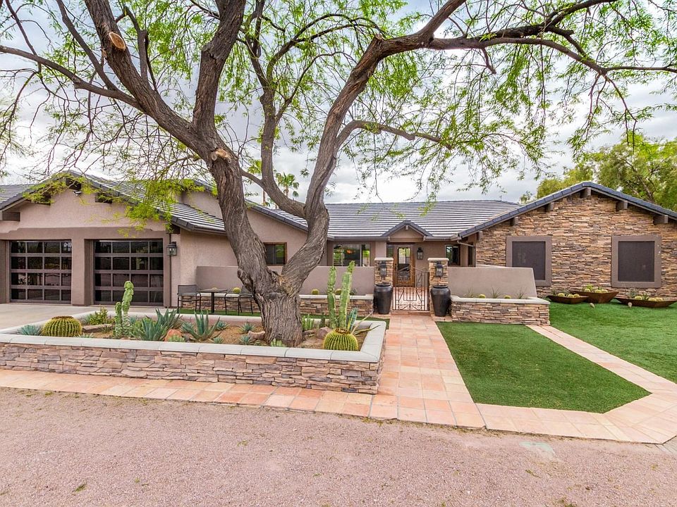 3211 W Desert Hills Drive Welcome HOME!