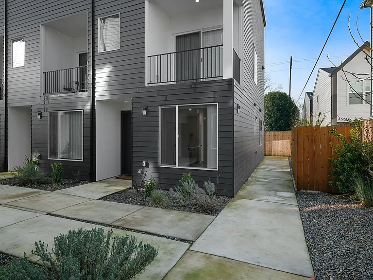 Vancouver Townhouses — Photo 37