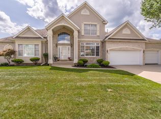 23 Pebblebrook Ct, Bloomington, IL
