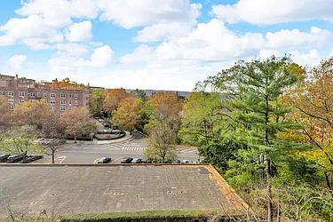 3935 Blackstone Avenue, #5K