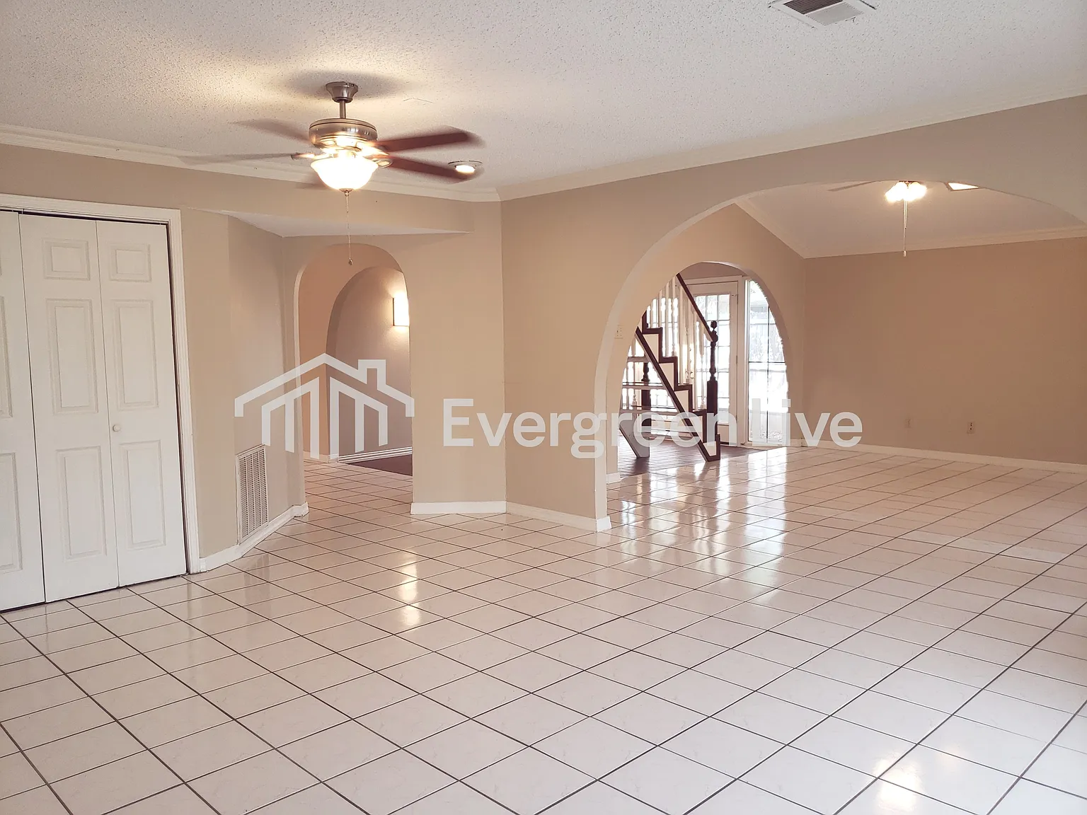 3 bed, 2.0 bath, 2068 sqft, $2,095 — Photo 3