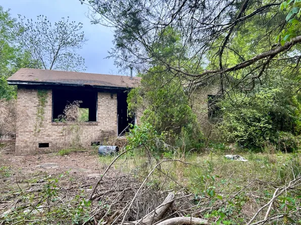 1617 Canterbury Ct, Camden, SC 29020