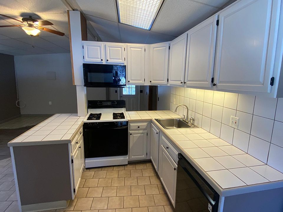 331 Main St, Plaistow, NH 03865 Zillow