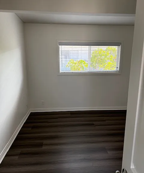 702 Manhattan Ave #D — Photo 4