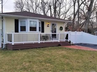 64 Maplewood Ave, Selden, NY 11784