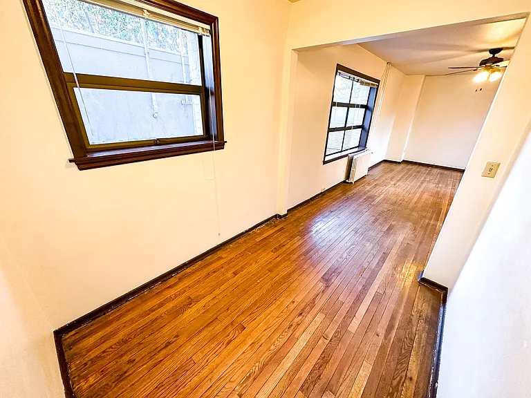 Montlake Apartments — Photo 21