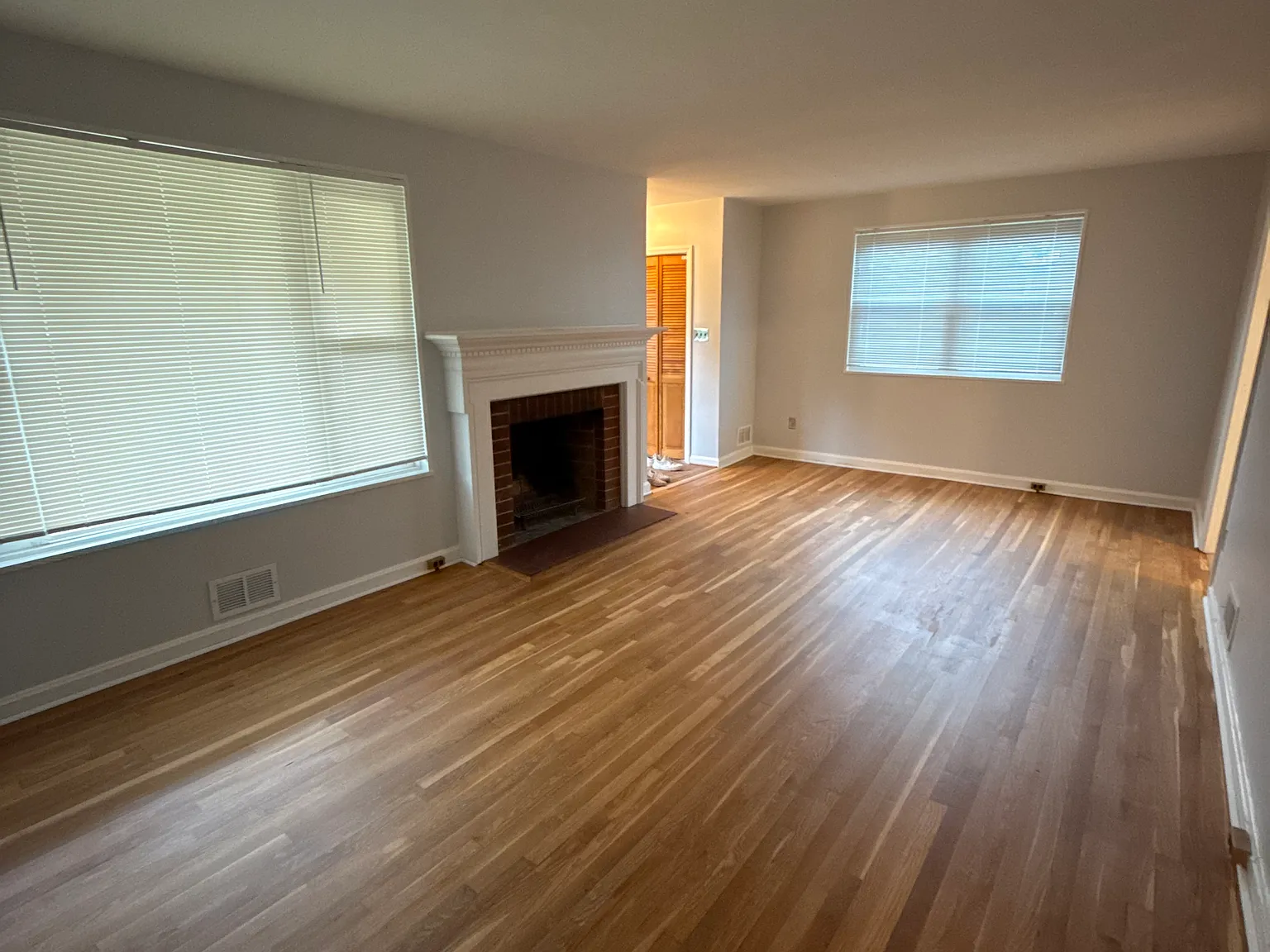 5 bed 2 bath house in Garret Park — Photo 3