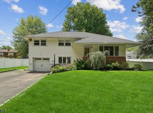 17 Lynn Dr, Springfield, NJ 07081