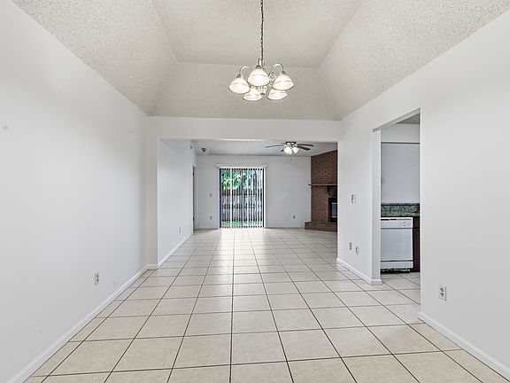 4th image of 3544 Villa Pl #U-1