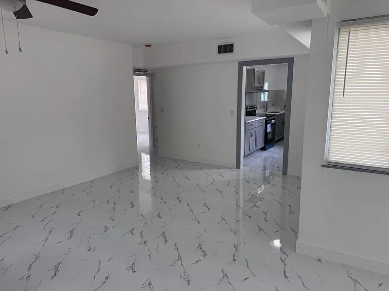 465 Martin Ave — Photo 6