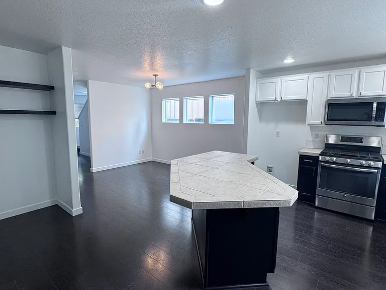 4046 Thoroughbred Ave SE — Photo 4