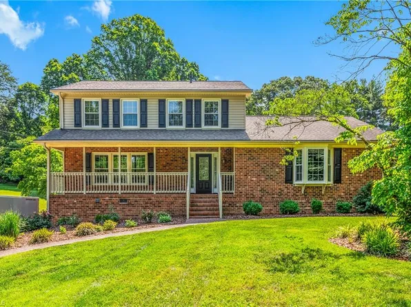 7524 Whitaker Dr, Summerfield, NC 27358