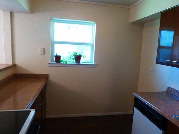 3rd image of 324 Evelyn Dr