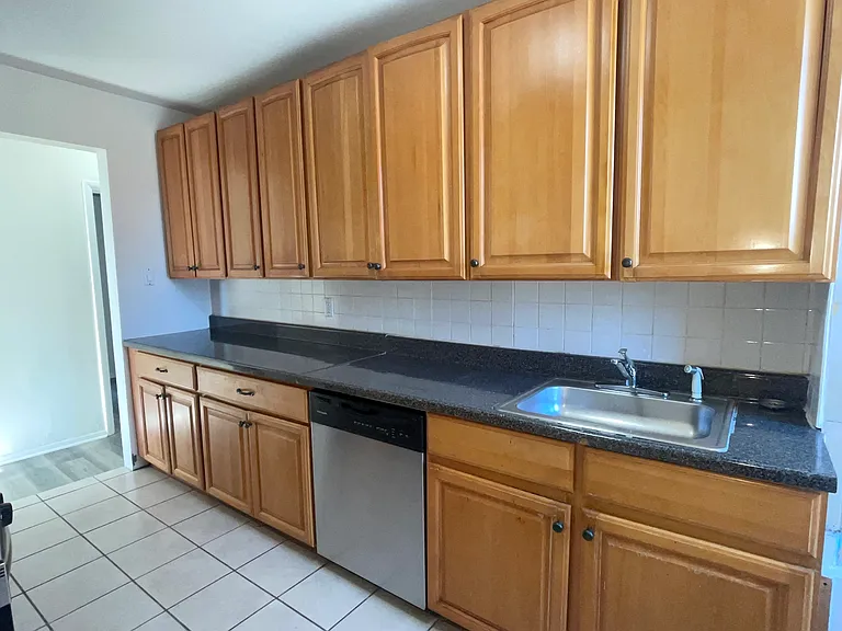 10 Hilliard Ave #4 — Photo 2