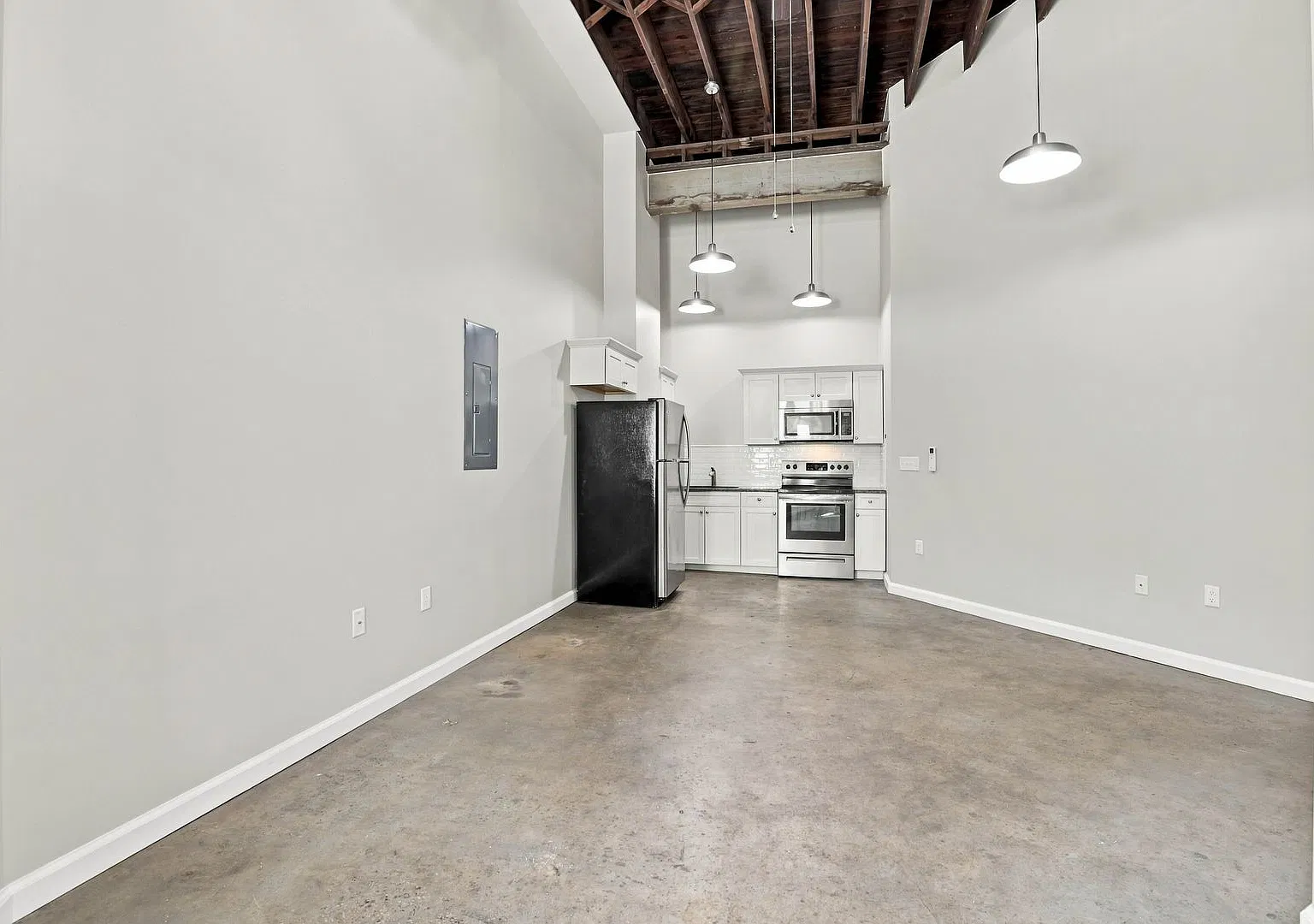 283 E Madison Street — Photo 2