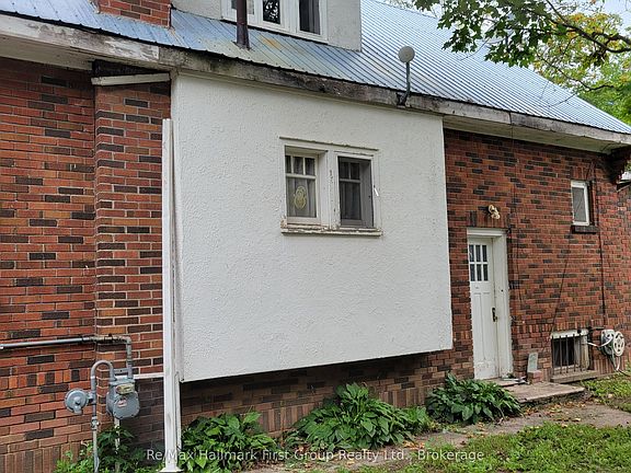 4th image of 312 Colborne St