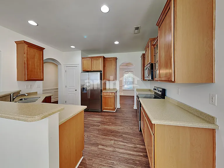 3041 Scottcrest Way — Photo 3