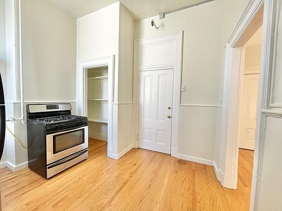 5th image of 996 Valencia St APT 15