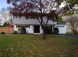 3 Cornfield Ln, Commack, NY 11725