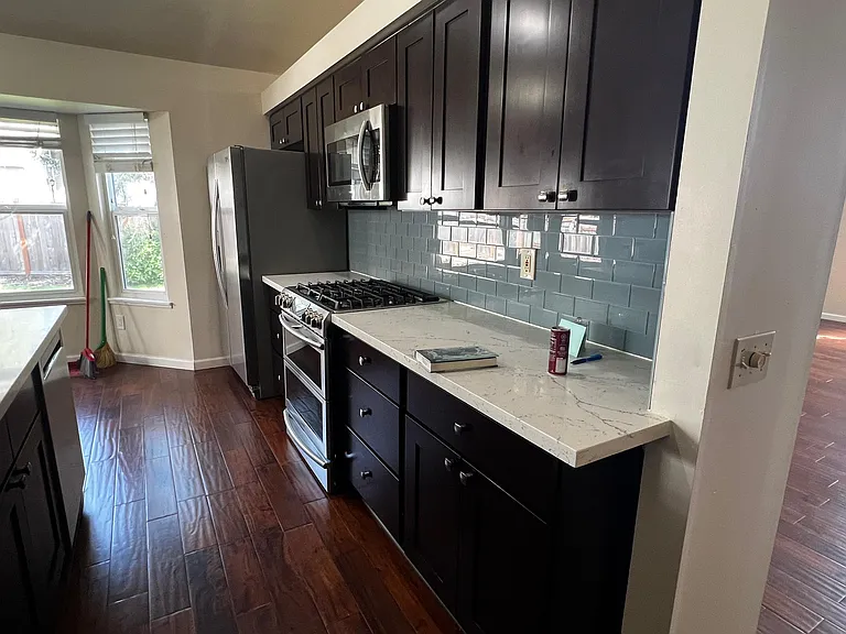 12810 NE 101st Pl — Photo 4