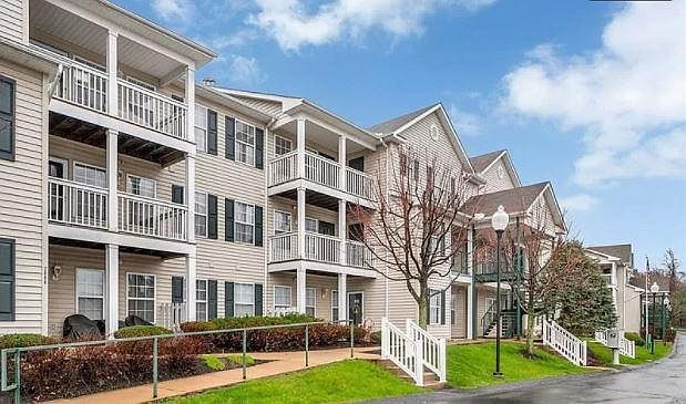1st image of 2204 Lenox Dr #2204