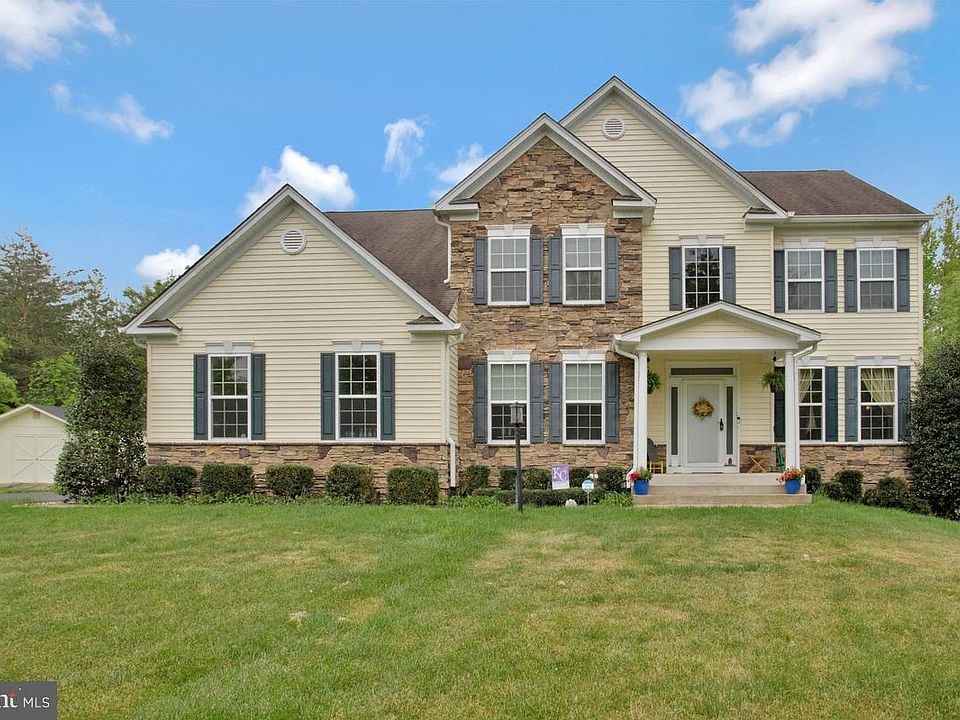 1st image of 15 Burke Dr
