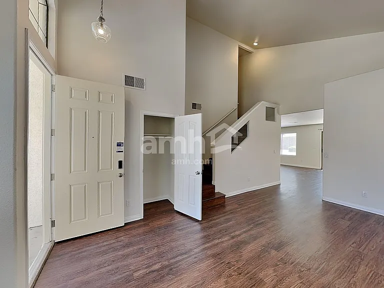 8221 Woodland Prairie Ave — Photo 6