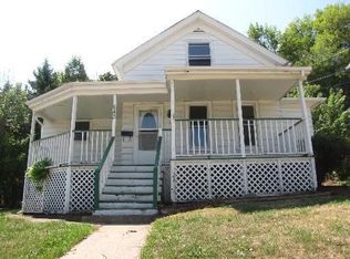 643 Wing St, Elgin, IL 60123