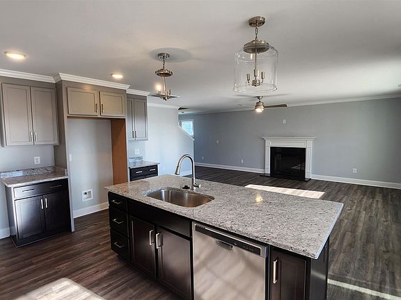 5th image of 3650 Bellflower Dr
