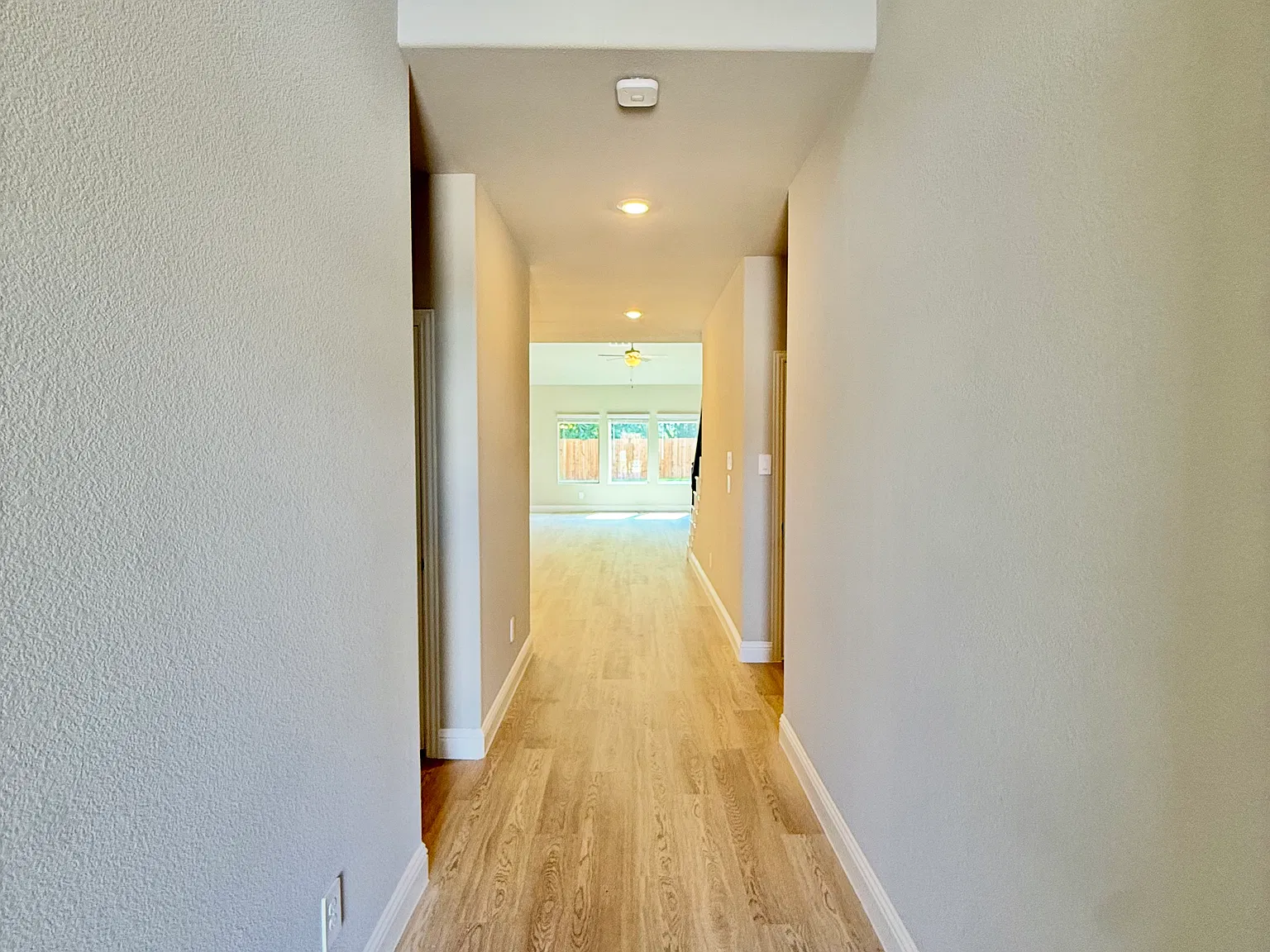 5 bed, 3060 sqft, $3,000 — Photo 4