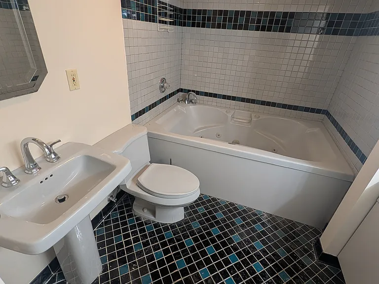 513 Milton St #2 — Photo 16