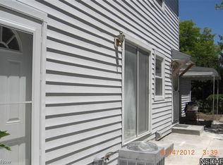 2555 Royal County Down Dr UNIT B, Uniontown, OH 44685