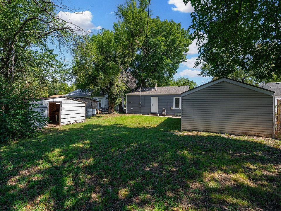 28th image of 739 N Mount Carmel Ave