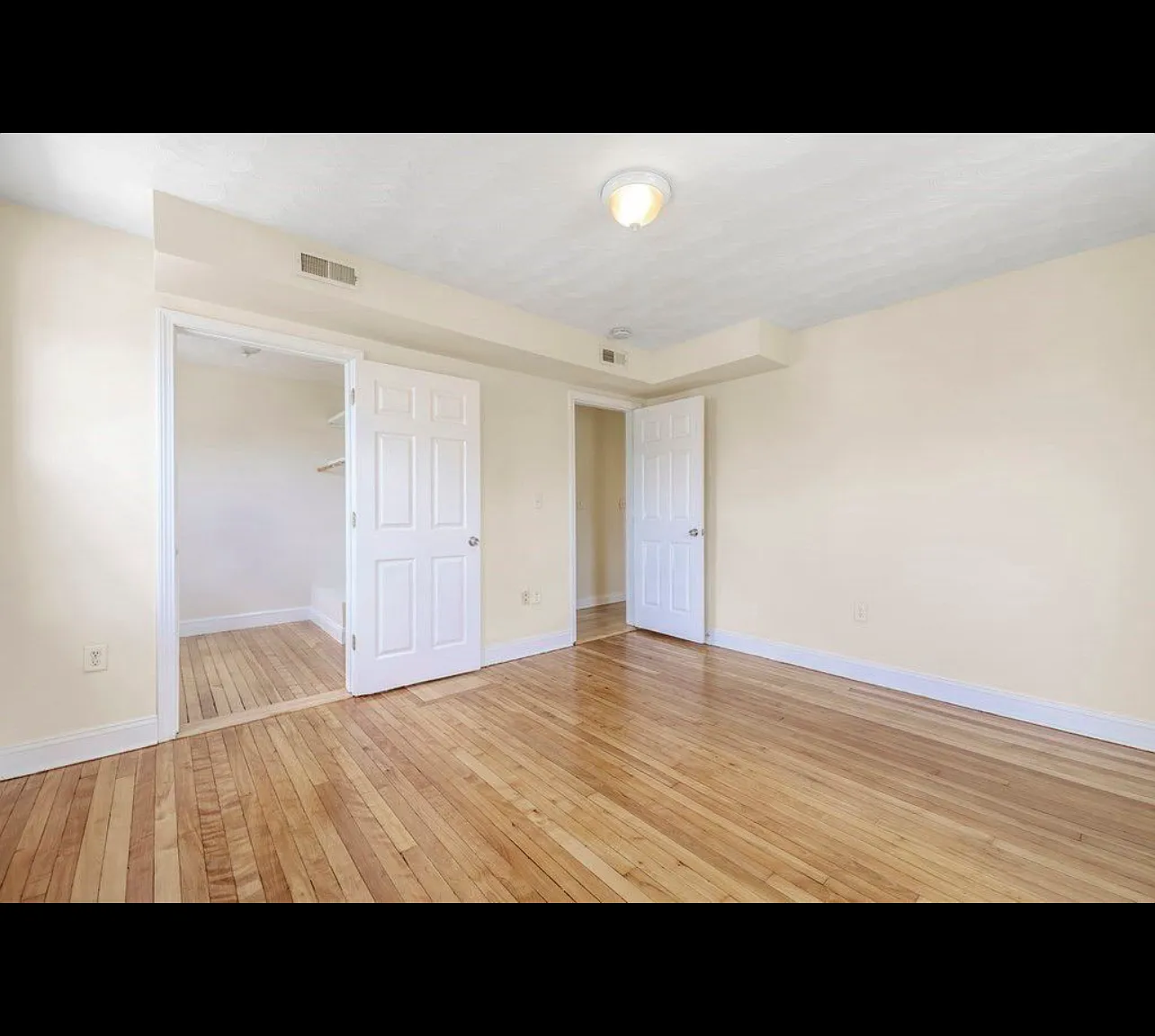 4 bed, 1.5 bath, 1200 sqft, $4,000 — Photo 3