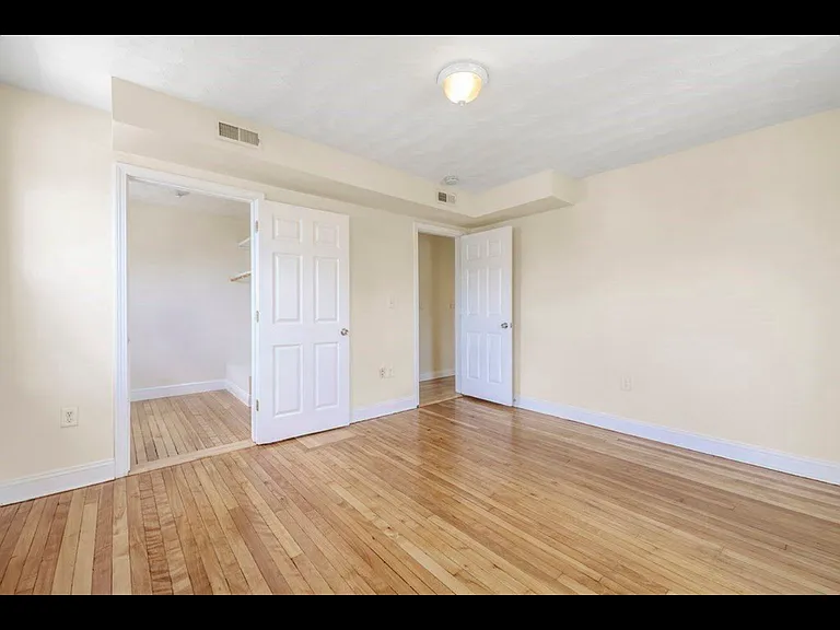 964 Morton St — Photo 3