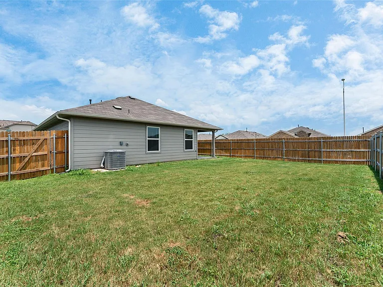 140 Fire Oak Dr — Photo 27