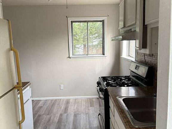 4th image of 1403 Eisenhower St