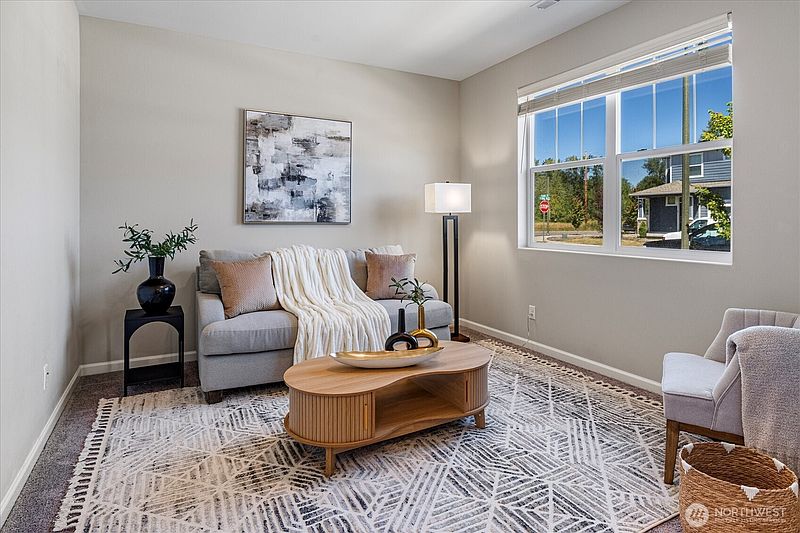 5th image of 515 Clark Avenue