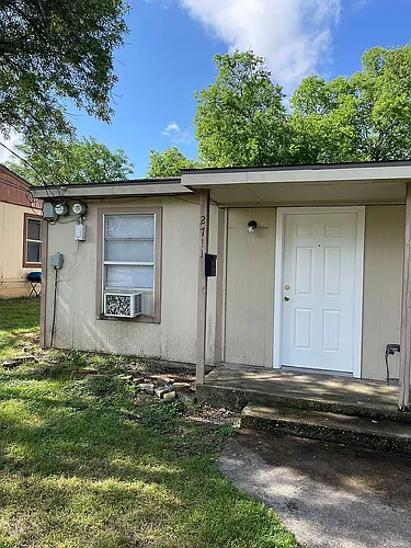 2707 W Avenue I Photo 1