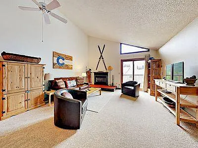 Top floor unit has vaulted ceilings. Great space to hang out and plenty of light.