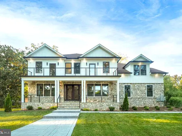 9900 Barbara Ann Ln, Fairfax, VA 22032