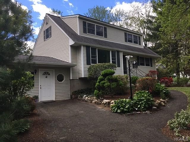 1st image of 1 Hickory Dr
