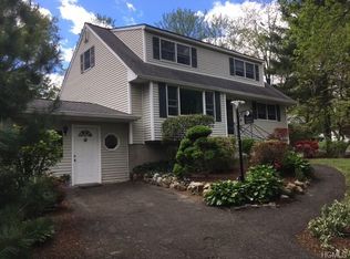 1 Hickory Dr, Nanuet, NY 10954