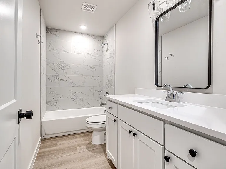 612 W 2nd St #100 — Photo 34