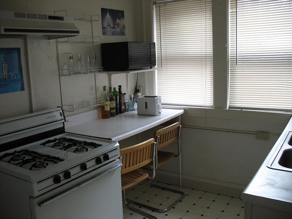Full kitchen