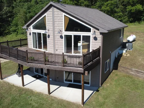 8625 Enzian Rd, Delton, MI 49046