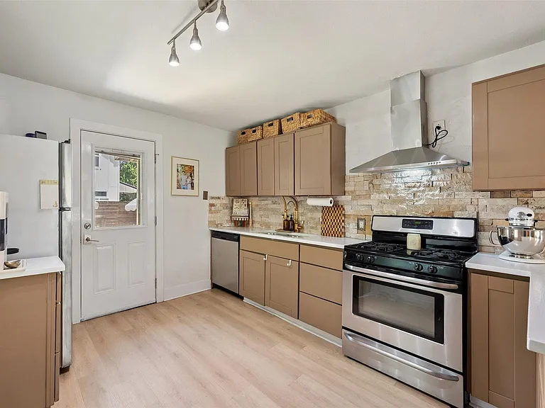 1103 Brass St #A — Photo 9